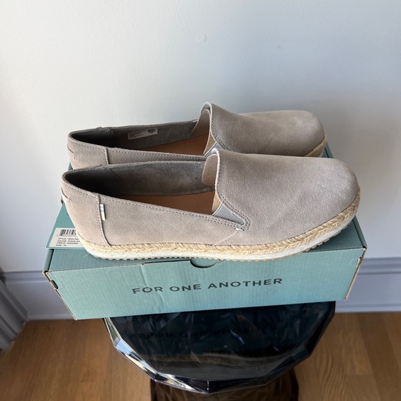 TOMS Palma Drizzle Grey Suede Slip On - Picture 5 of 14